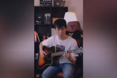 抖音唱歌表情小姐姐,演绎青春风采的动感女神