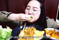 韩国小姐姐吃生菜拌饭,小姐姐的生菜拌饭美食体验