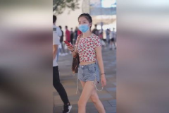 草莓小姐姐穿搭图片,活力四溢的春日风采